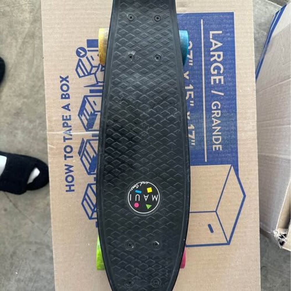 Maui and Sons Plastic Cruiser Skateboard